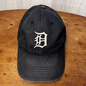 MLB | Black Detroit Tigers Adjustable Baseball Cap, One Size